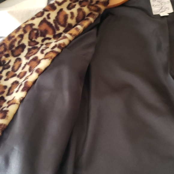 SOLD SUPER SOFT LEOPARD JACKET - Picture 4 of 6